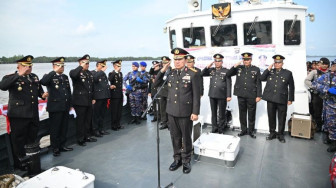Wakapolda Jambi Pimpin Upacara Tabur Bunga di Perairan Kuala Tungkal